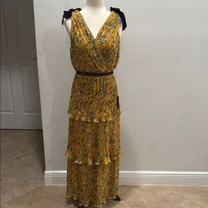 Lulus 👗 Yellow Floral Sleeveless Maxi Dress